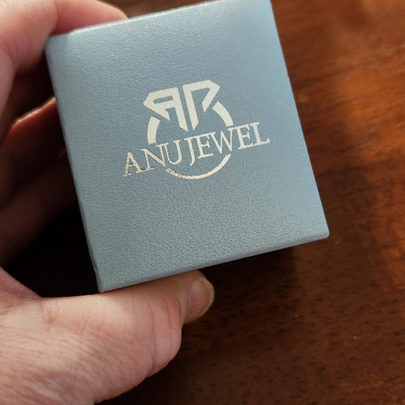 Moissanite engagement ring - Picture 8 of 10